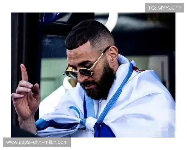 本泽马戴帽迎首秀,沙特新战力再显锋芒 本泽马戴帽迎首秀,沙特新战力再显锋芒