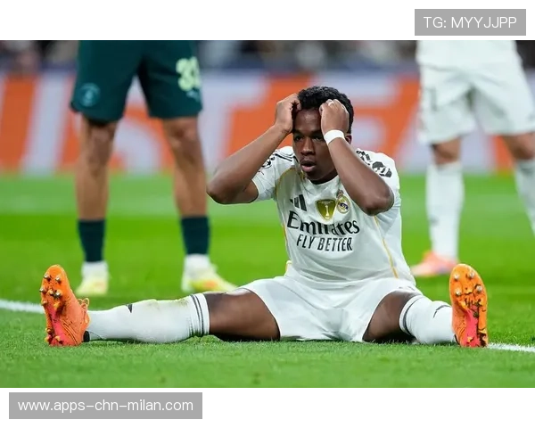 皇马球员阵地配合崩盘，长传失灵成主因