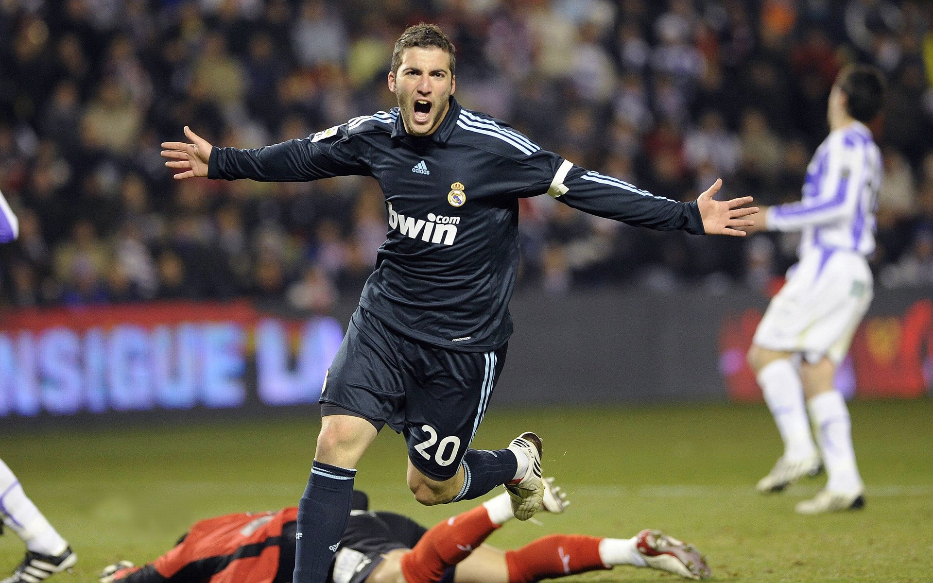 划频节奏控制精准，稳定发挥出色，划幅和划频