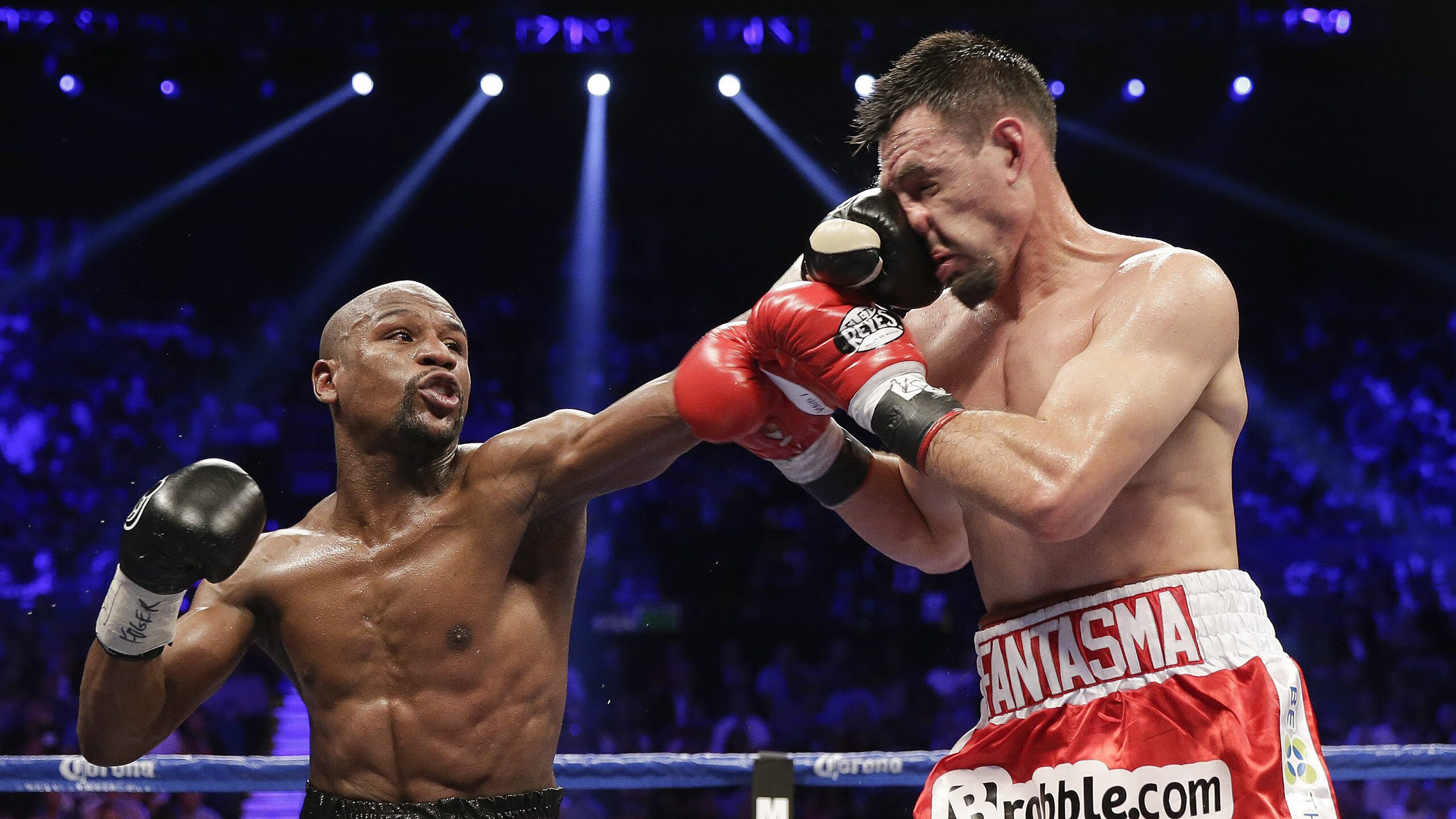 掘金主力中锋全场抢下十七个篮板主导禁区，掘金主力球员